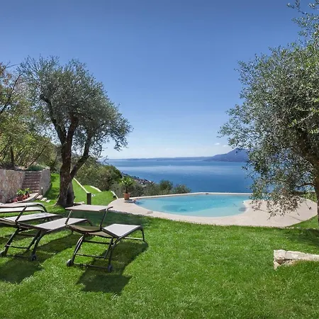Divina - Icona Con Piscina E Vista